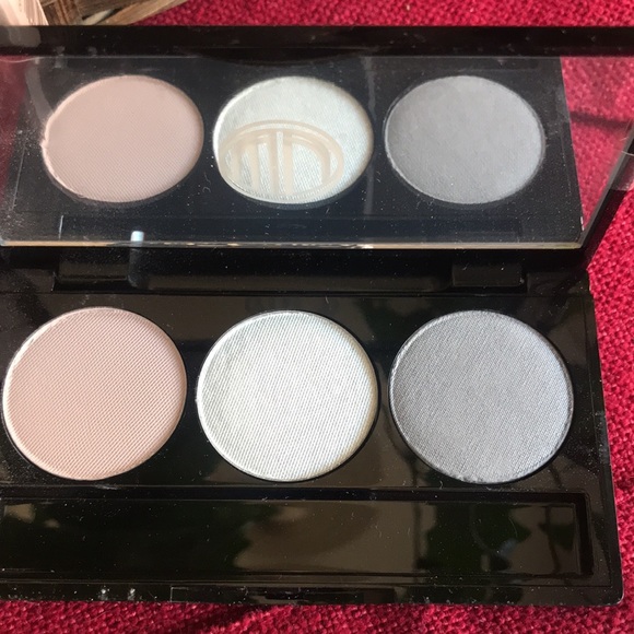 Cosmetics - Picture 2 of 3